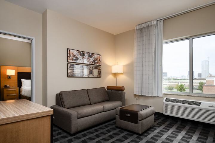 Room 16 of 36