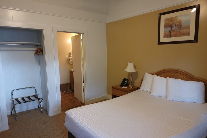 Hickory Grove Motor Inn