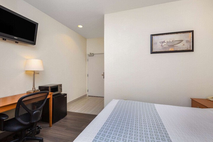 Room 20 of 34