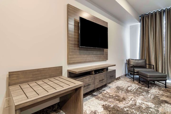 Room 11 of 42