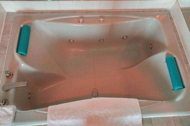 Hot Tub 33 of 38