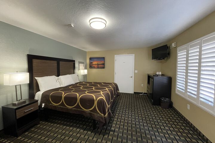 Room 9 of 28