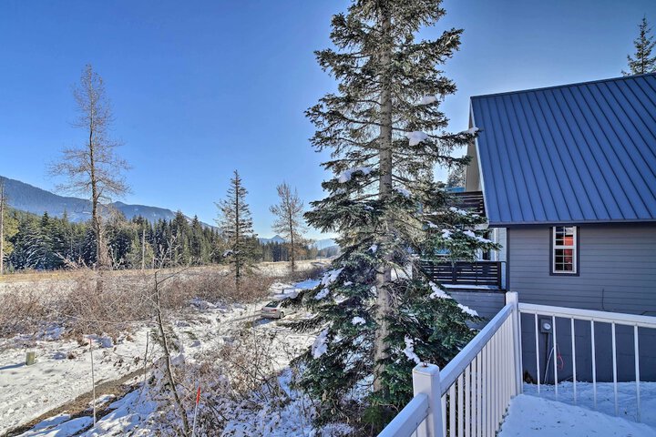 Snoqualmie Pass Cabin w / Deck: Walk to Ski Lift