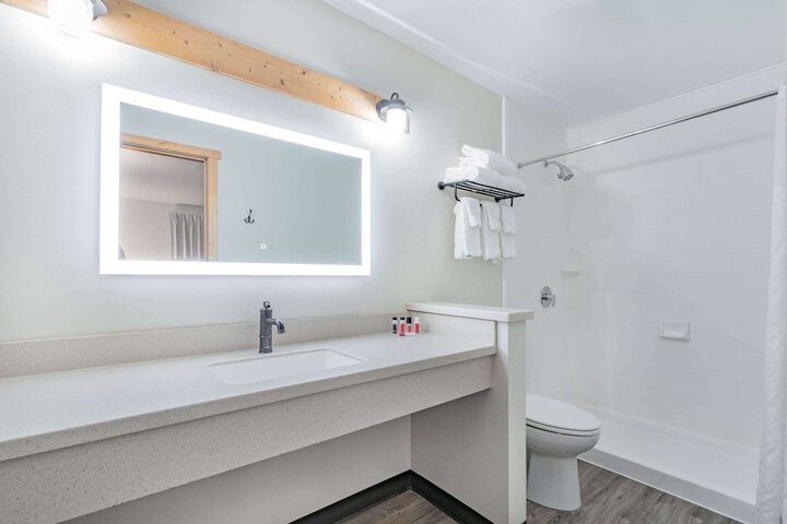 Travelodge by Wyndham Lovell / Bighorns