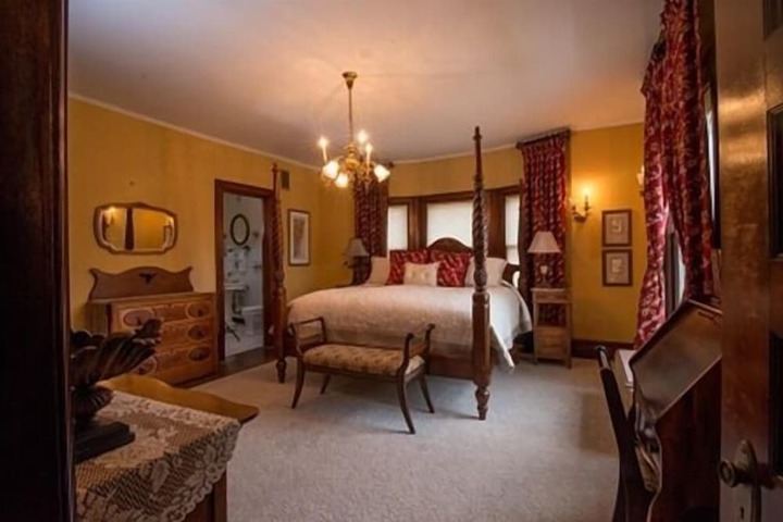 Room 82 of 149