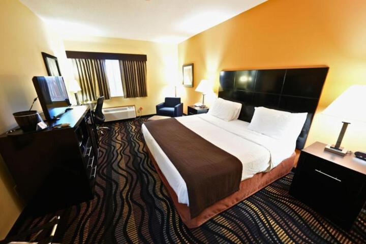 Rock Island Inn & Suites Streator IL