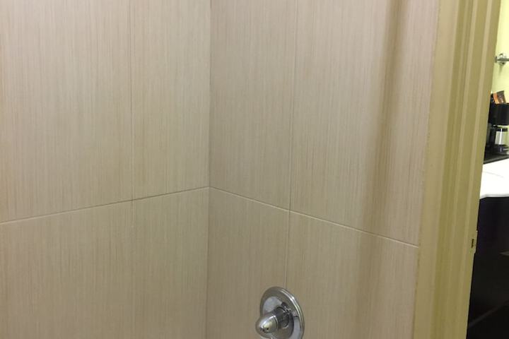 Room 6 of 40