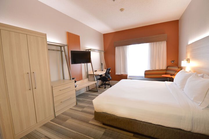 Holiday Inn Express Toledo-Oregon by IHG