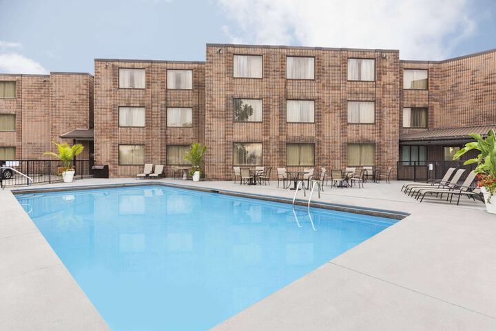 Pool 8 of 32
