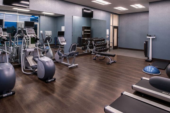 Holiday Inn & Suites Farmington Hills - Detroit NW by IHG