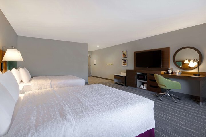 Room 27 of 62