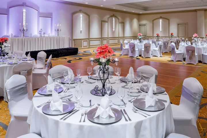 Hilton Indianapolis Hotel & Suites