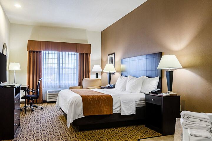 Comfort Inn & Suites Lawrence - University Area