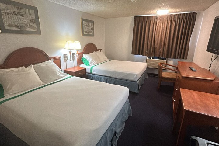 Tacoma Port Inn Fife I-5