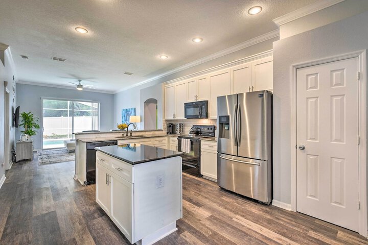 Apopka Single-story Home w / Private Lanai + Pool!