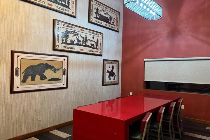 Empeiria High Sierra Hotel