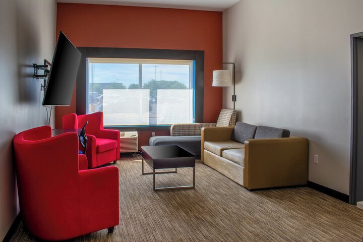 Holiday Inn Express & Suites Yorkville by IHG