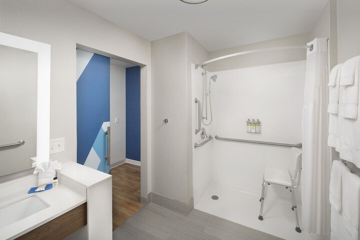 Room 18 of 40