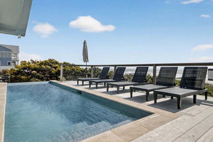 Lighthouse by Avantstay Beachfront View Home w / Pool Table & Ping Pong