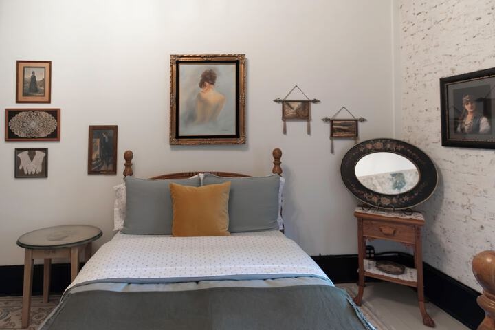 Room 27 of 60