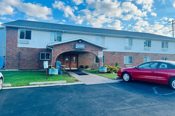 Villa Inn Motel Near Hwy 12 WI Capital O