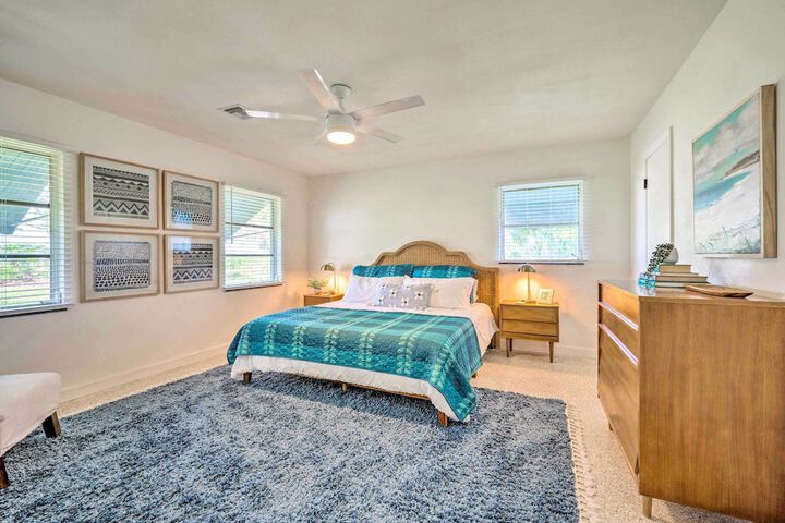 Waterfront Lake Dora Escape w / Private Dock & Slip