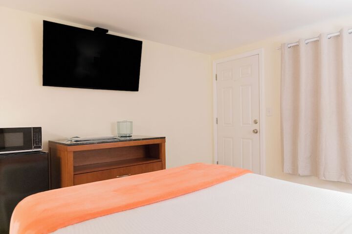 Room 13 of 16