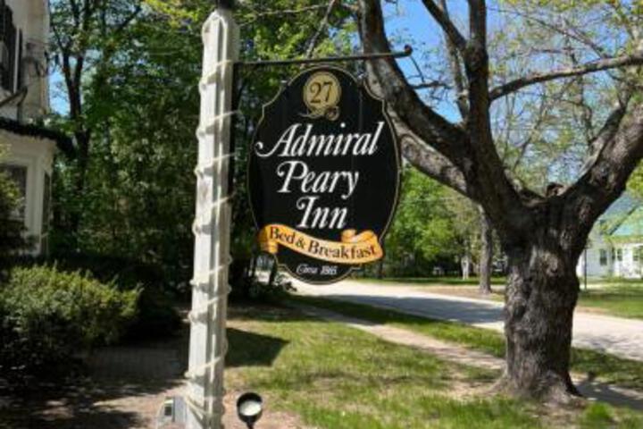 Admiral Peary Inn