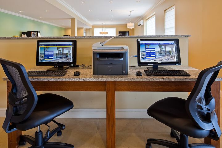 Business Center 24 of 25