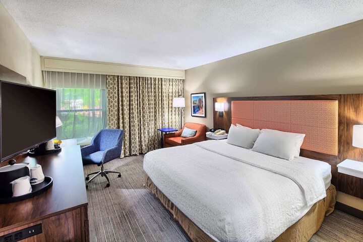 Room 16 of 38