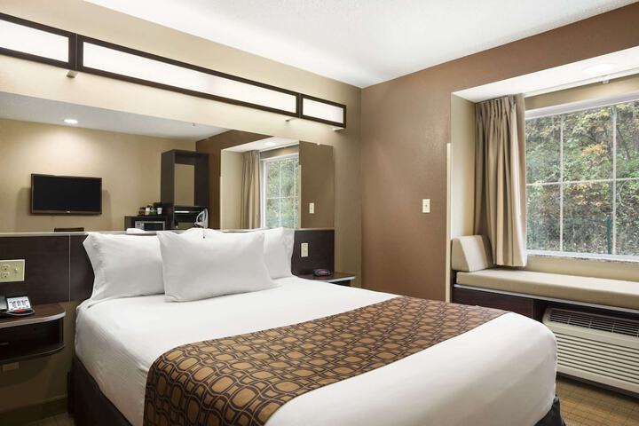 Room 28 of 39
