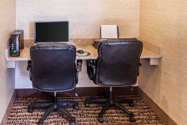 Business Center 57 of 58