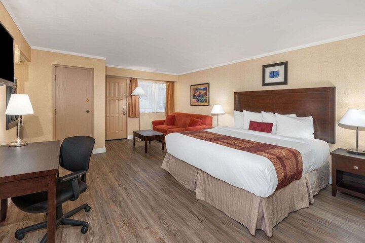 Room 11 of 40