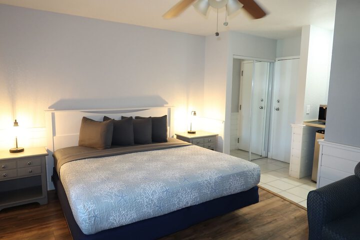 Room 33 of 65