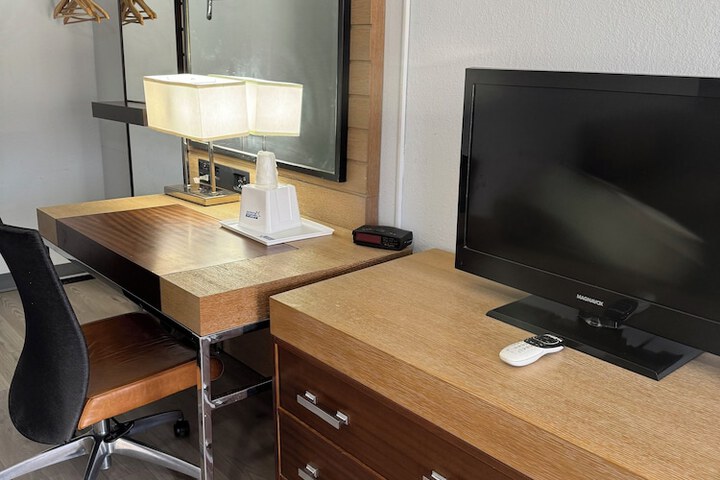 Room 21 of 38