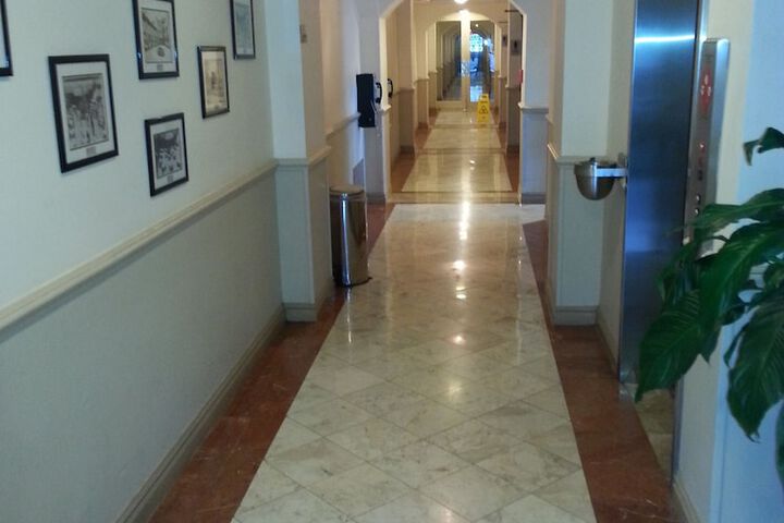 Chateaubleau Hotel