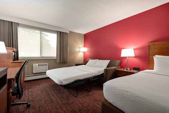 Ramada by Wyndham Grand Forks
