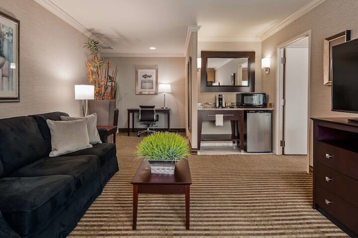 Room 9 of 25