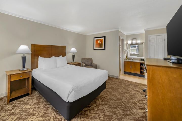 Best Western Plus Northwoods Inn