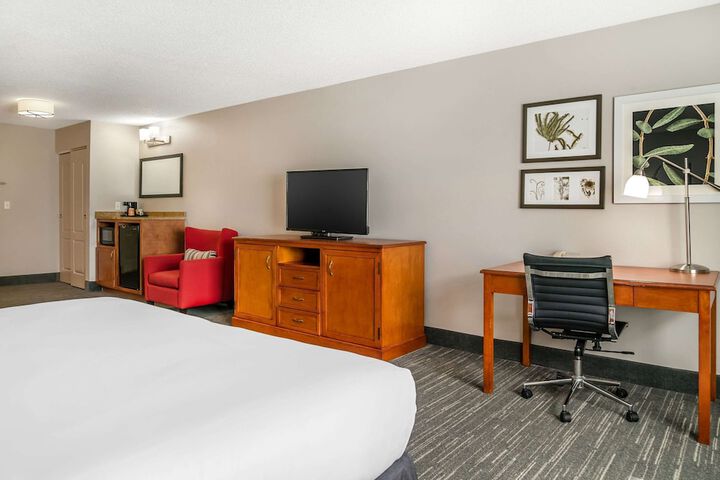 Country Inn & Suites by Radisson Rossford - Toledo South