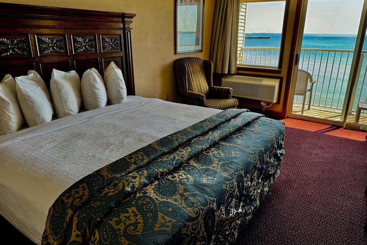 Hamilton Inn Select Beachfront Mackinaw City
