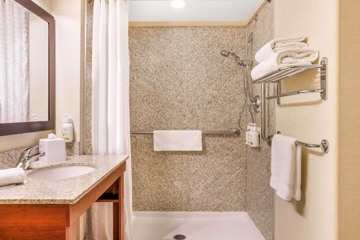 Days Inn & Suites by Wyndham Sherwood Park Edmonton
