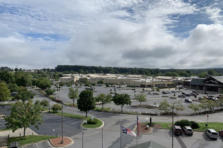 Comfort Suites Outlet Center