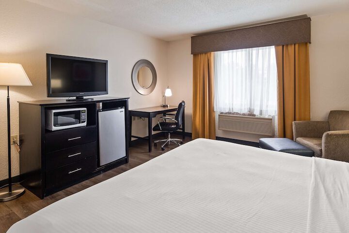 Room 10 of 28