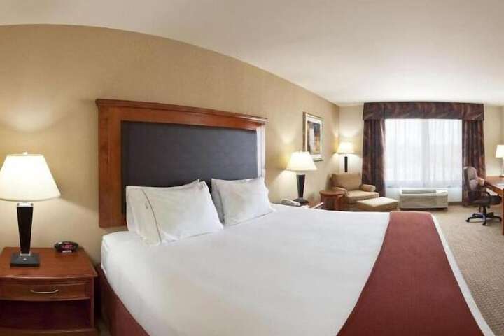 Holiday Inn Express & Suites Albany Airport Area - Latham by IHG