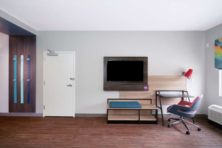 Room 9 of 36