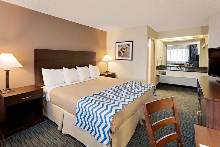 Room 6 of 15