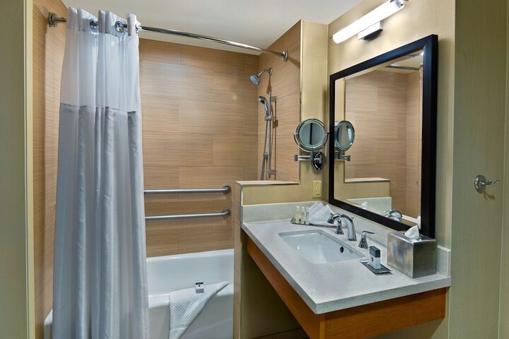 DoubleTree by Hilton San Pedro - Port of Los Angeles