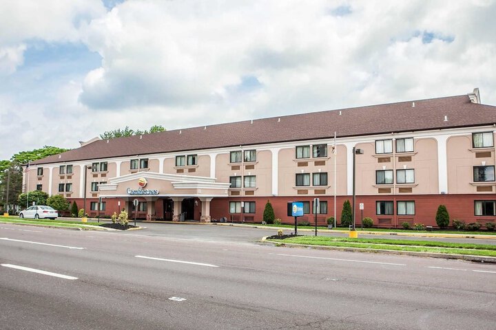 Hotel 5 of 64