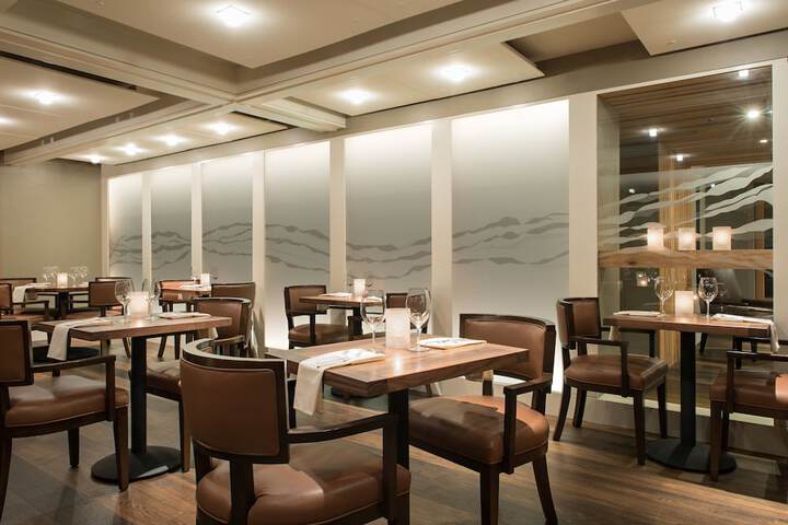 Dining 20 of 31